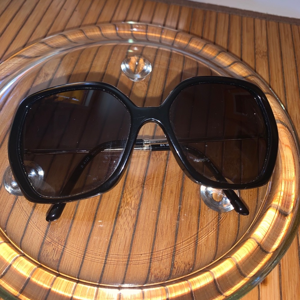 Burberry Sunglasses B4122 3001/T3 60-16-135‎